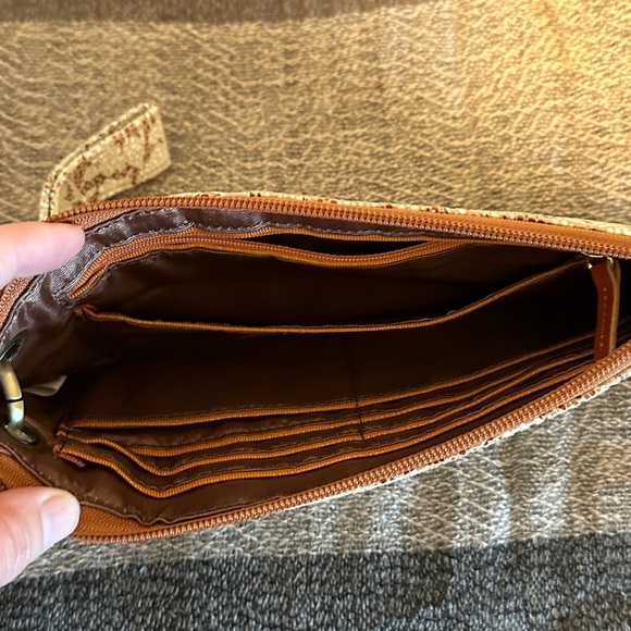 HOBO Cream and Brown Clutch Vintage Floral Pattern (Vida). Very good condition. - Picture 3 of 4